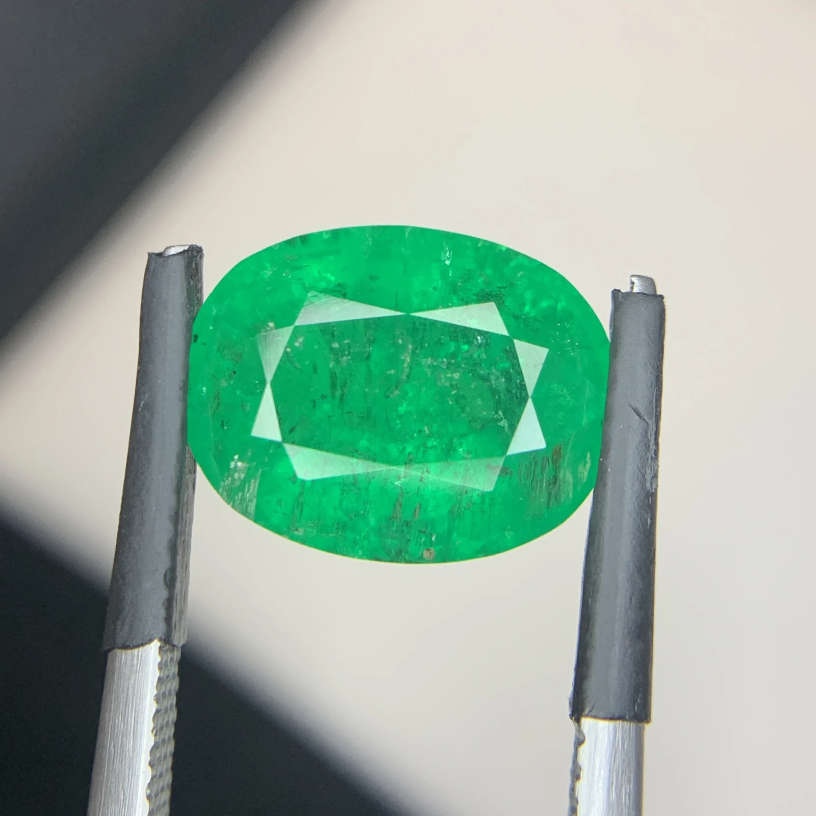 Natural 4.70 Carat Vivid Green Emerald Zambia Faceted Loose Gemstone — view 1